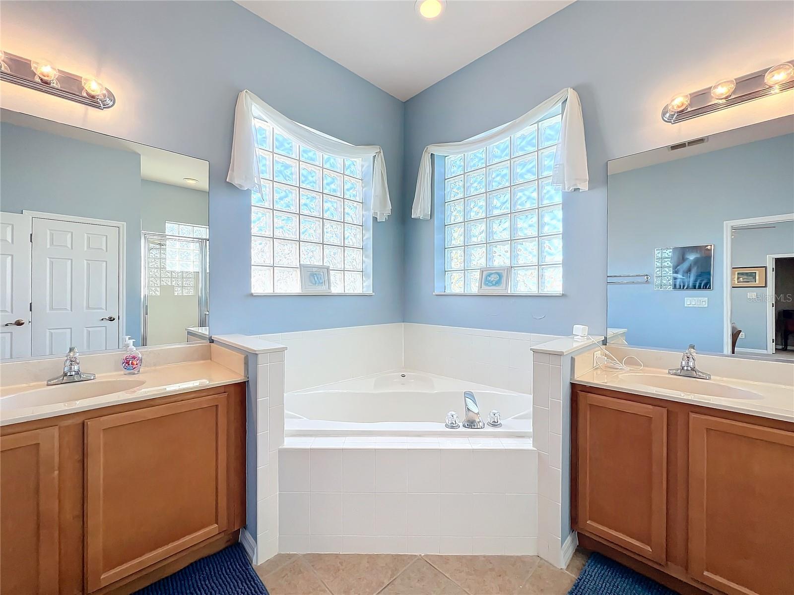 25516 LAUREL VALLEY RD, LEESBURG, FL, 34748