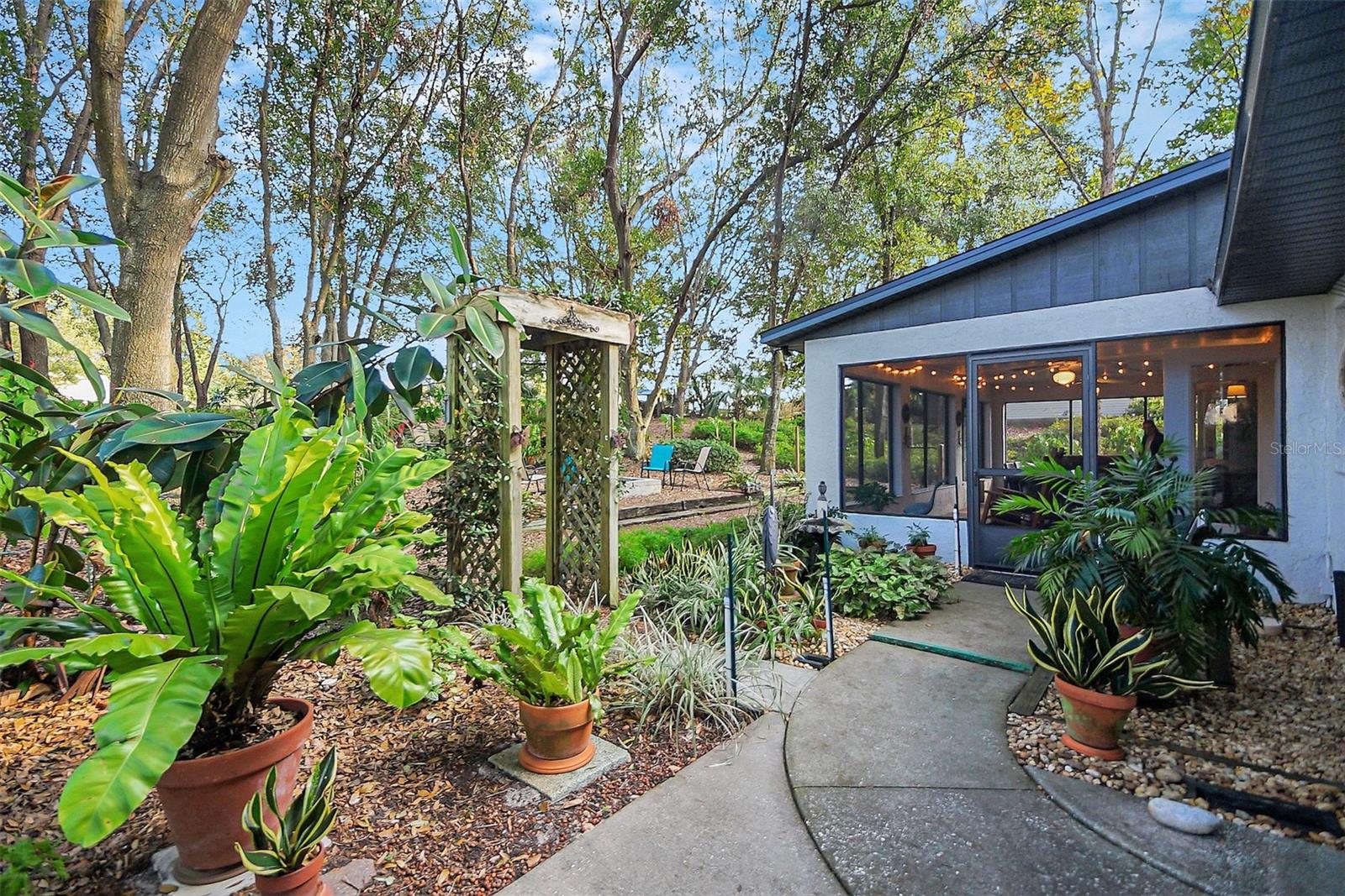 18200 E APSHAWA RD, CLERMONT, FL, 34715