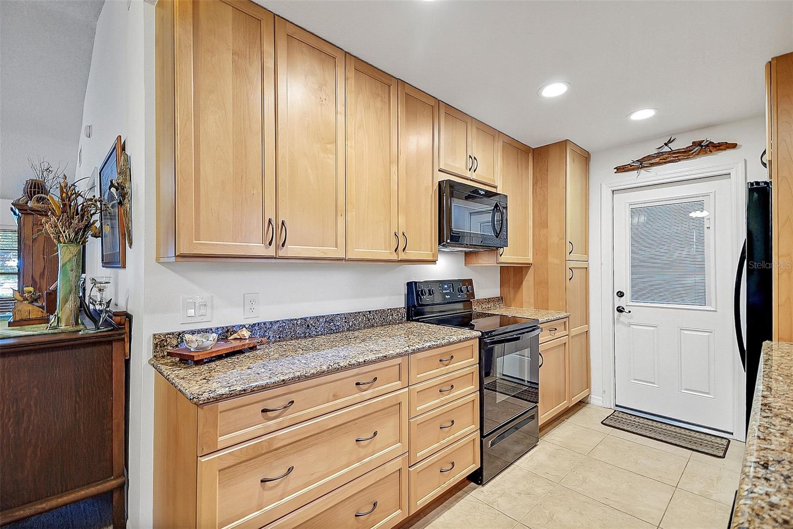 18200 E APSHAWA RD, CLERMONT, FL, 34715