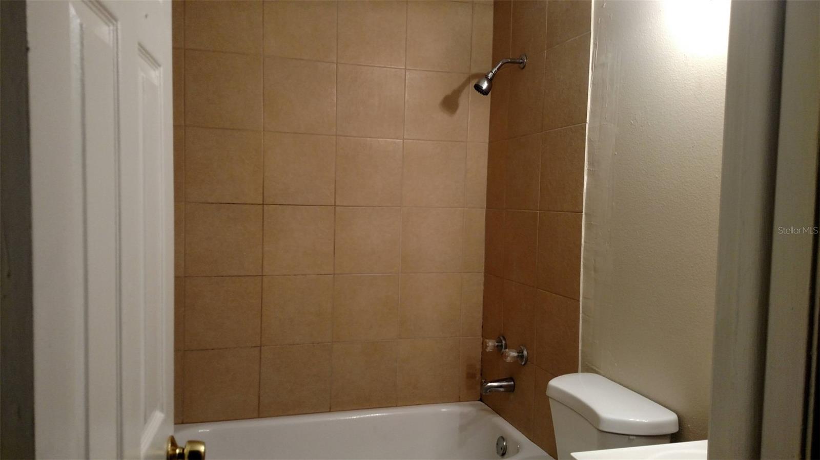 7517 LAKESHORE DR #A, TAMPA, FL, 33604