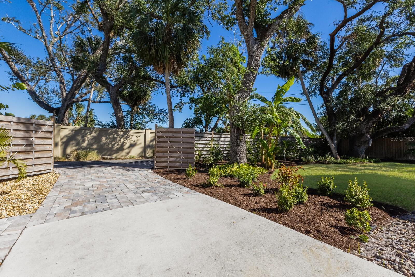 1155 TAHITI PKWY, SARASOTA, FL, 34236