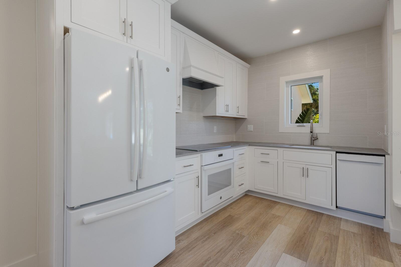 1155 TAHITI PKWY, SARASOTA, FL, 34236