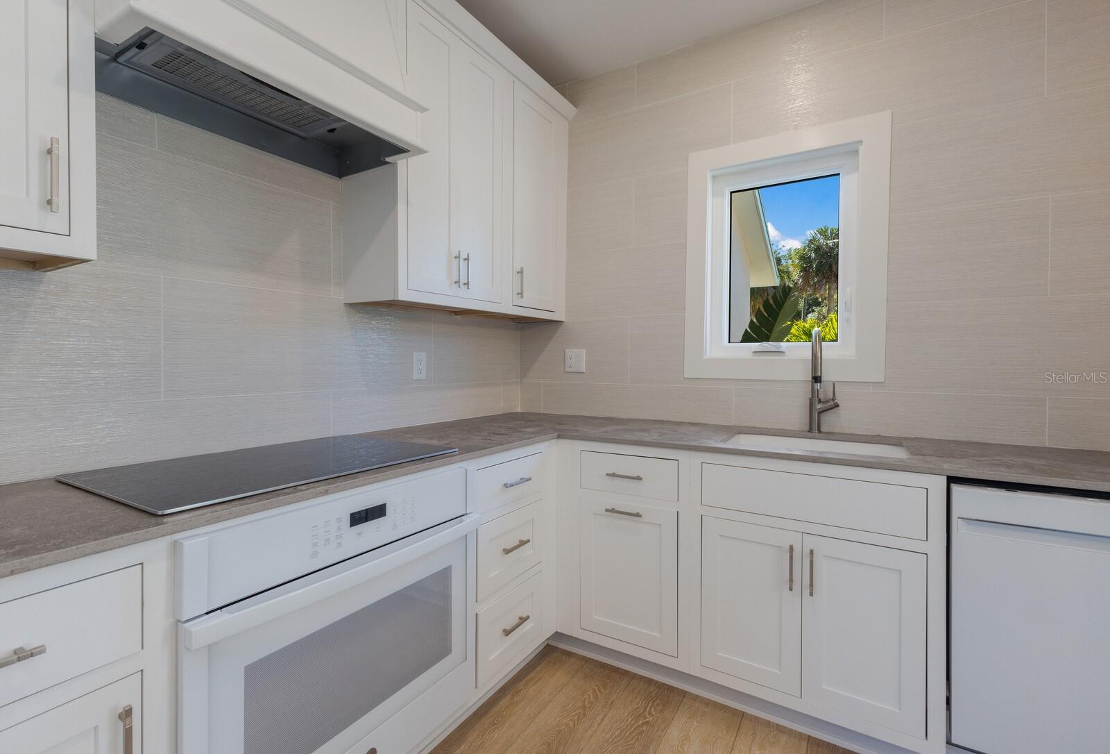 1155 TAHITI PKWY, SARASOTA, FL, 34236