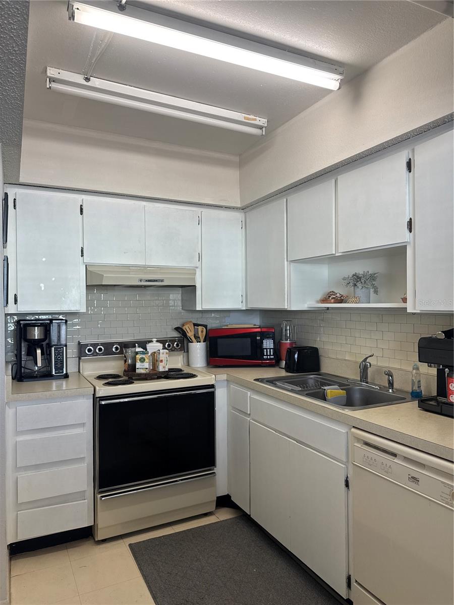 1750 BELLEAIR FOREST DR #A15, BELLEAIR, FL, 33756