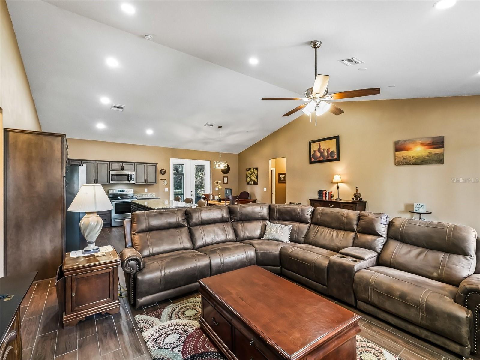 1166 CR 441, LAKE PANASOFFKEE, FL, 33538