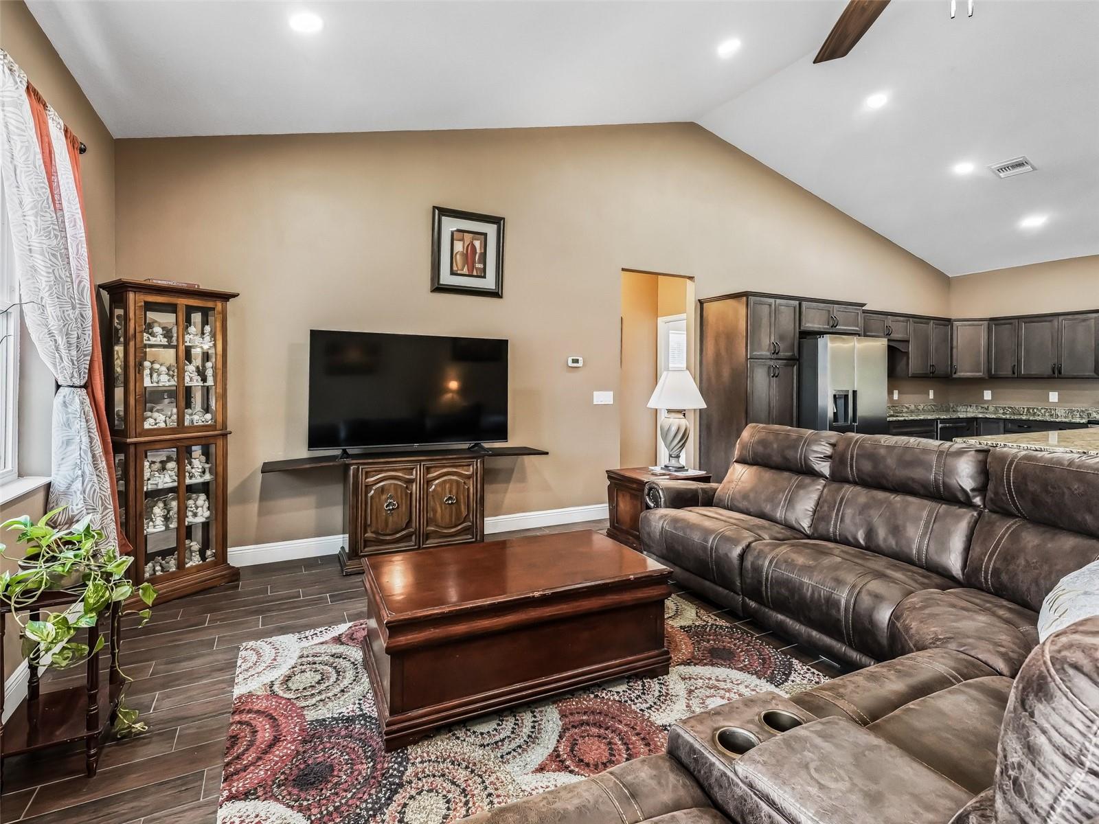 1166 CR 441, LAKE PANASOFFKEE, FL, 33538