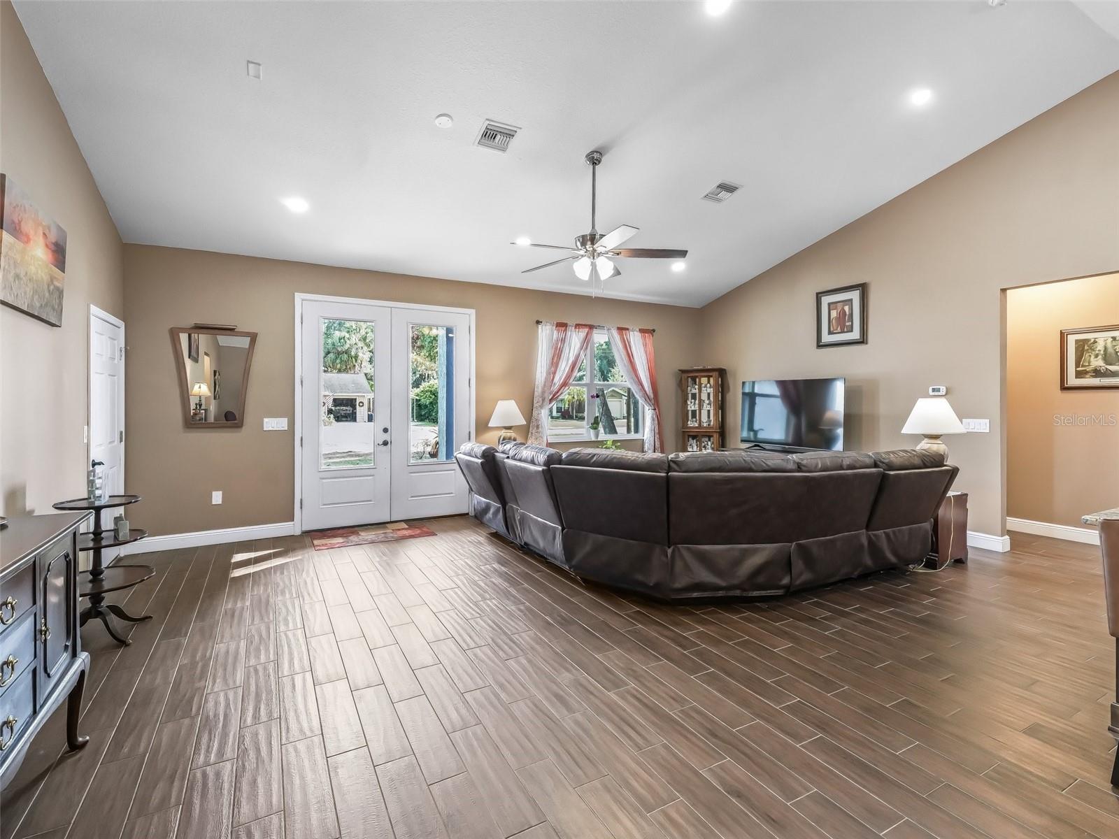 1166 CR 441, LAKE PANASOFFKEE, FL, 33538