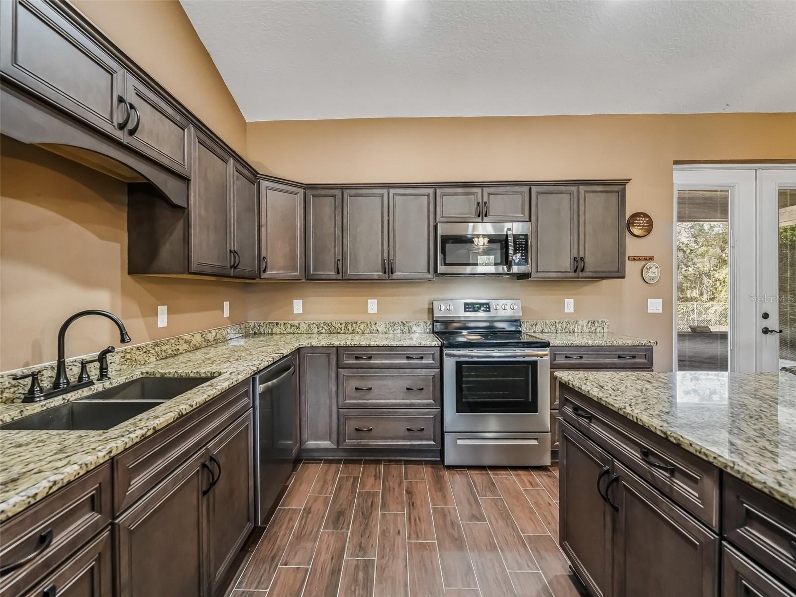 1166 CR 441, LAKE PANASOFFKEE, FL, 33538