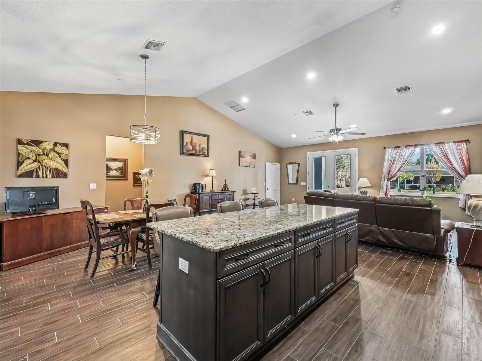 1166 CR 441, LAKE PANASOFFKEE, FL, 33538