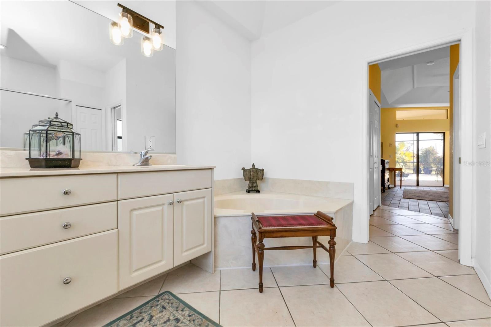 264 ROTONDA BLVD N, ROTONDA WEST, FL, 33947