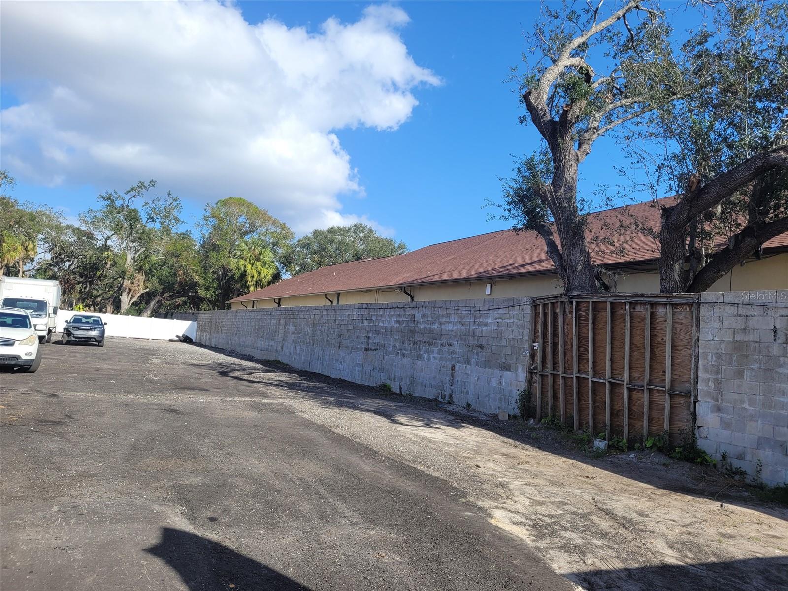 6111 MEMORIAL HWY, TAMPA, FL, 33615