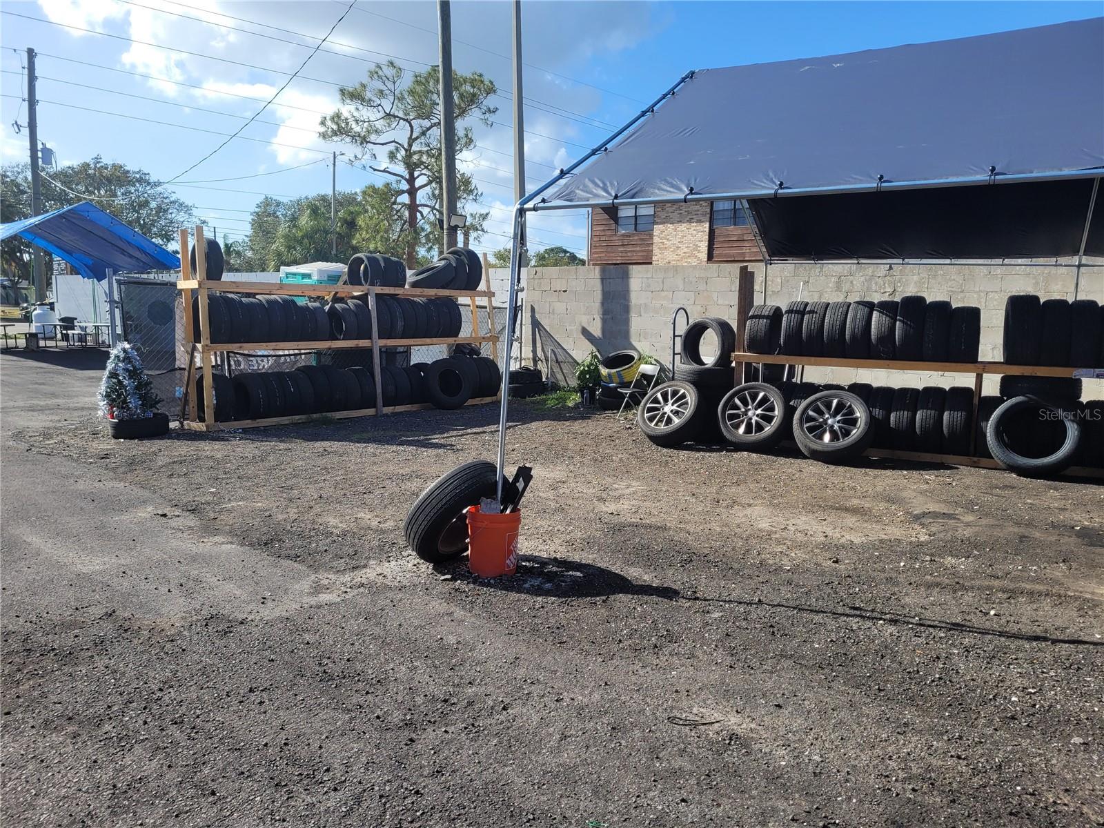 6111 MEMORIAL HWY, TAMPA, FL, 33615