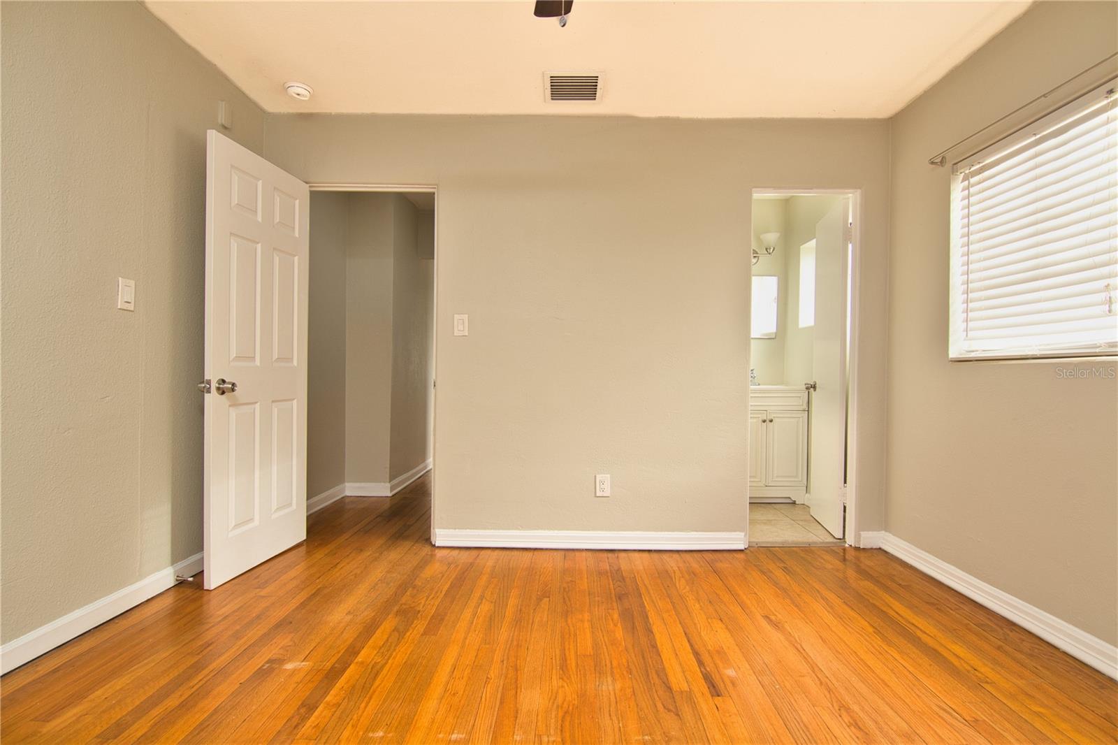 1030 DELANEY AVE, ORLANDO, FL, 32806