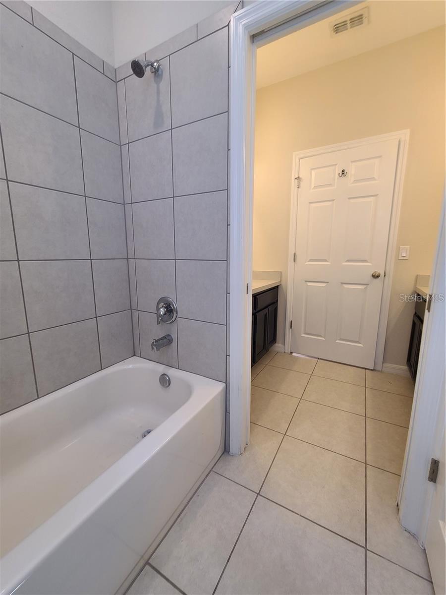 1042 ATLANTIC AVE, FRUITLAND PARK, FL, 34731