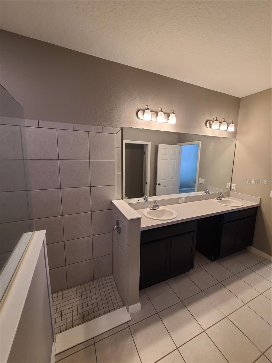 1042 ATLANTIC AVE, FRUITLAND PARK, FL, 34731