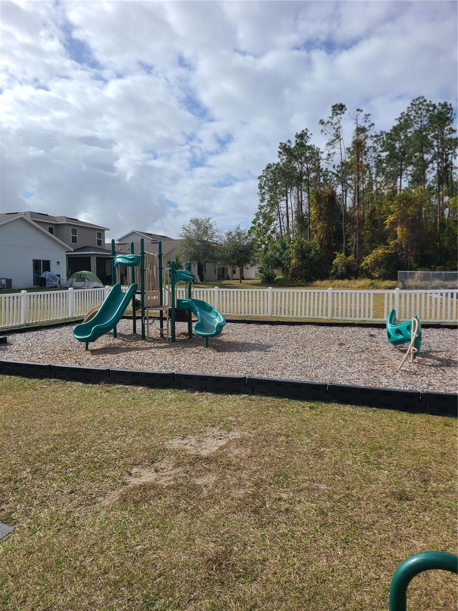 1042 ATLANTIC AVE, FRUITLAND PARK, FL, 34731