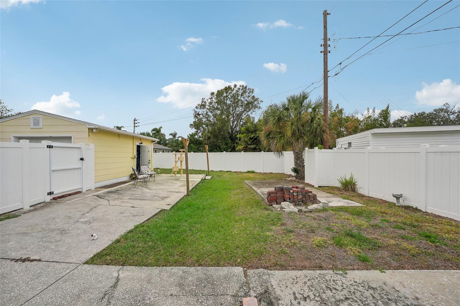 429 ROTARY PL NE, ST PETERSBURG, FL, 33703