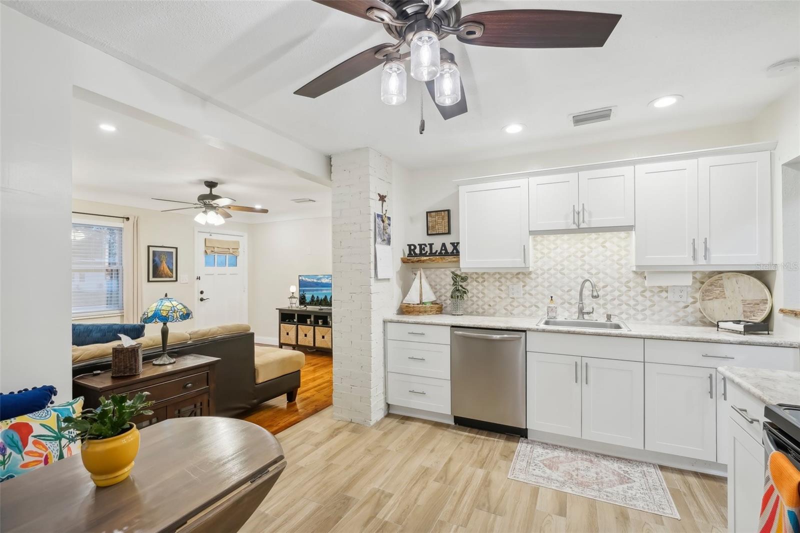 429 ROTARY PL NE, ST PETERSBURG, FL, 33703
