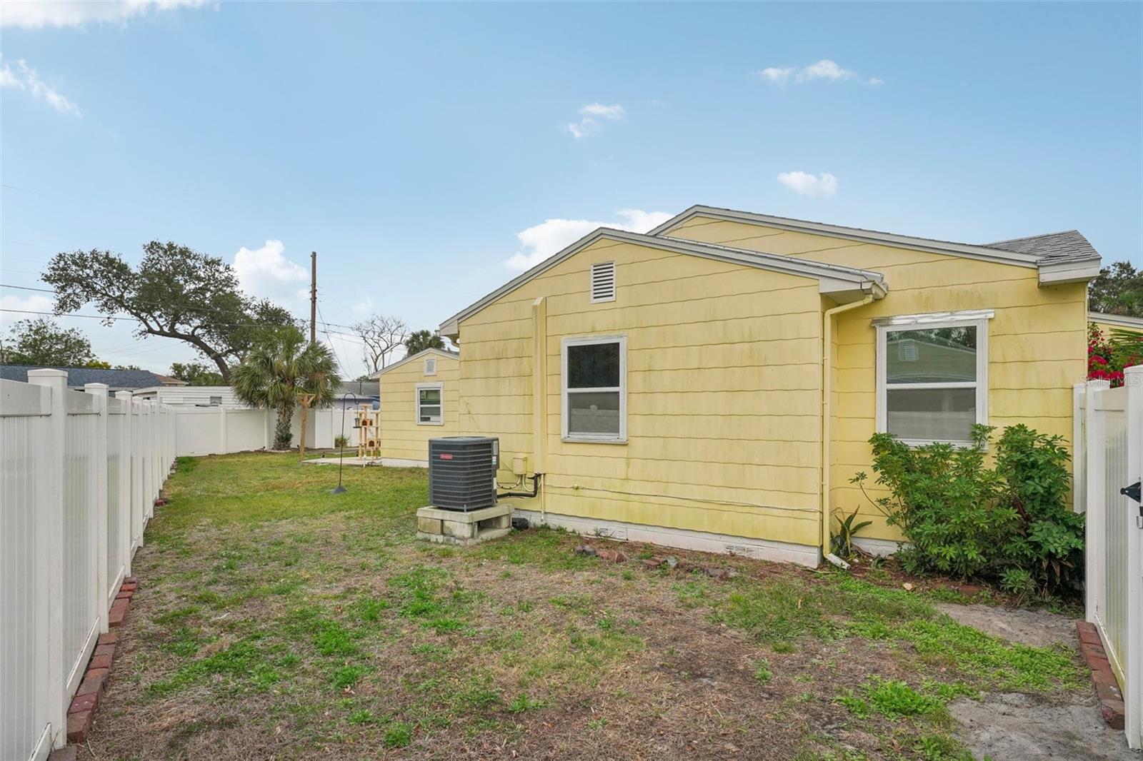 429 ROTARY PL NE, ST PETERSBURG, FL, 33703