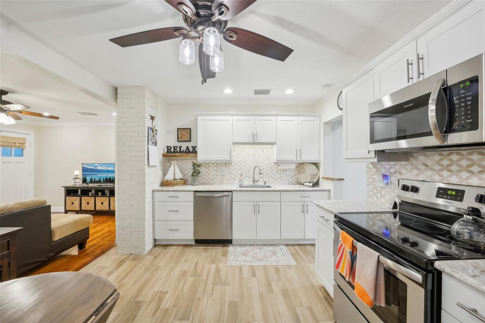 429 ROTARY PL NE, ST PETERSBURG, FL, 33703