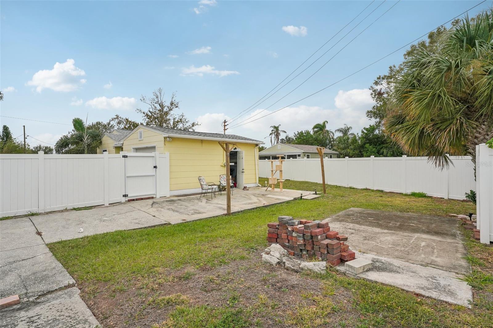 429 ROTARY PL NE, ST PETERSBURG, FL, 33703