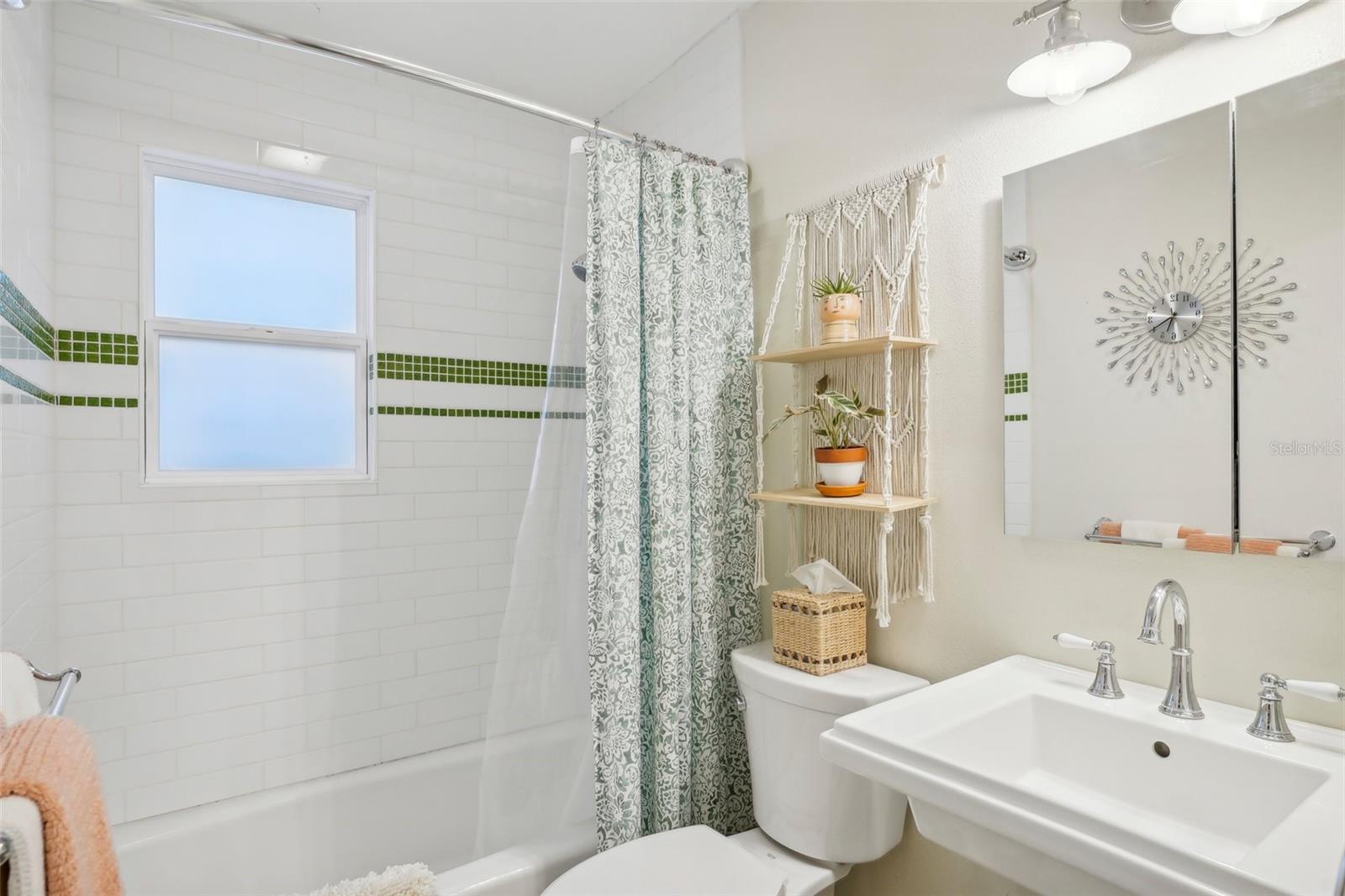 429 ROTARY PL NE, ST PETERSBURG, FL, 33703