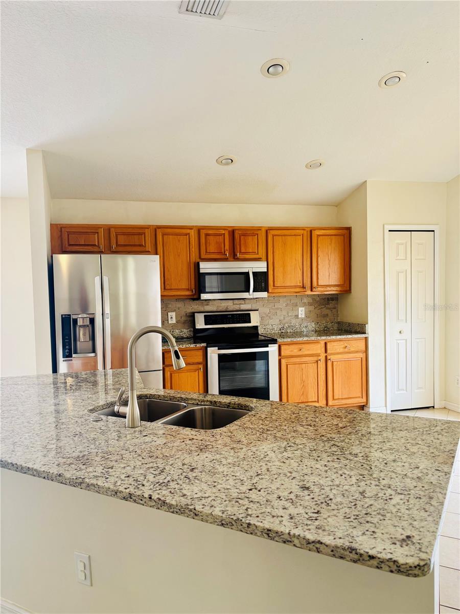 1131 BAYCREST DR, WESLEY CHAPEL, FL, 33544