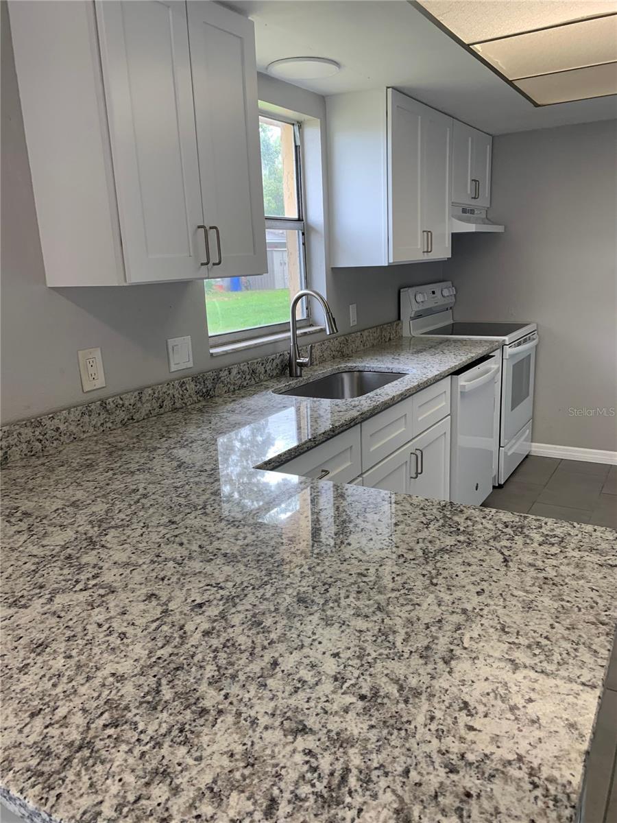 110 -112 W DAUGHTERY RD #110/112, LAKELAND, FL, 33809