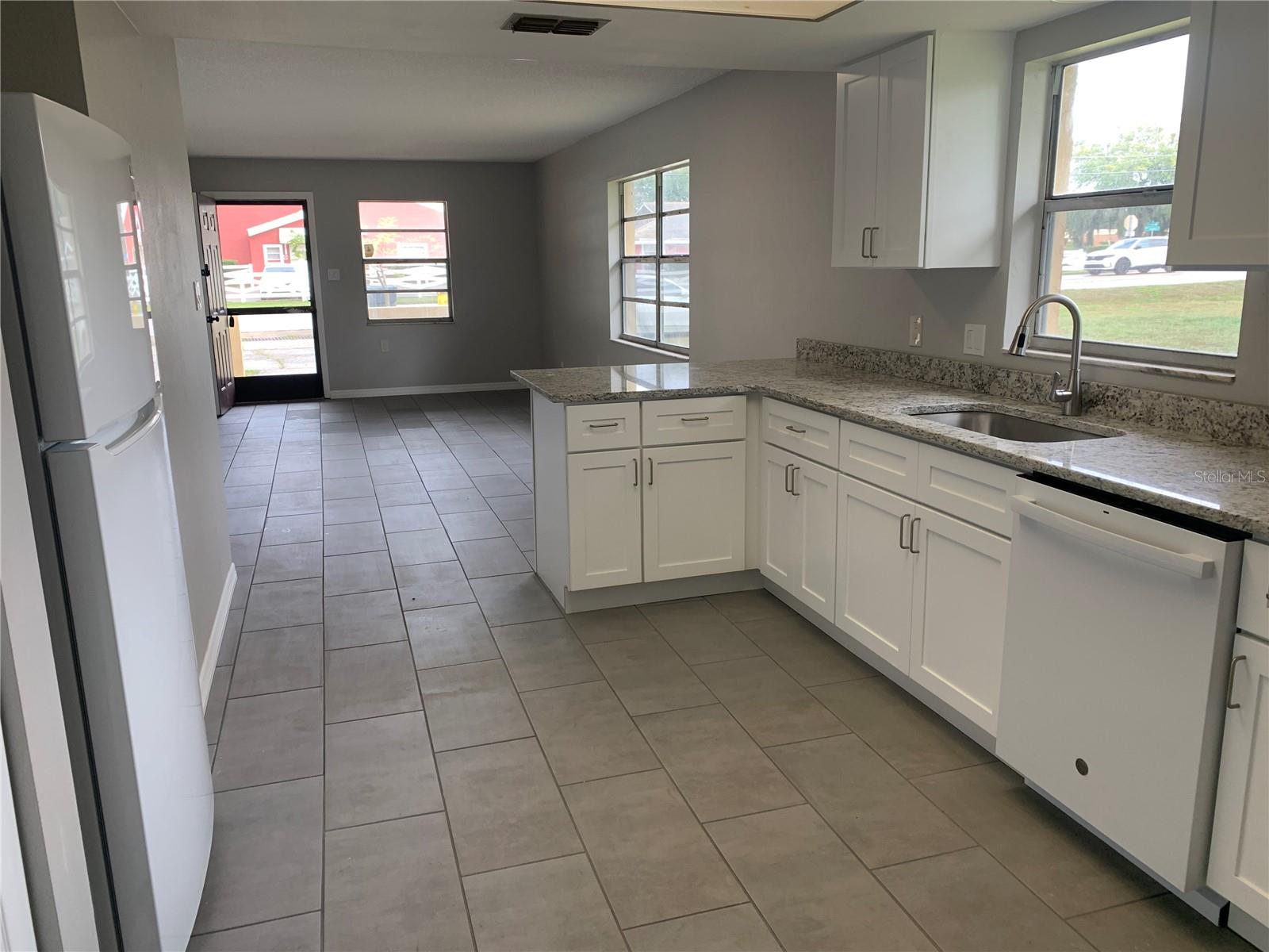 110 -112 W DAUGHTERY RD #110/112, LAKELAND, FL, 33809