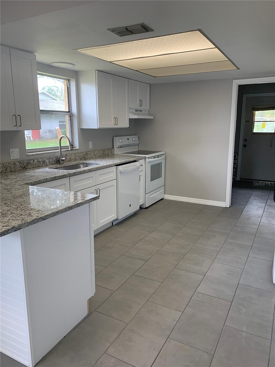 110 -112 W DAUGHTERY RD #110/112, LAKELAND, FL, 33809