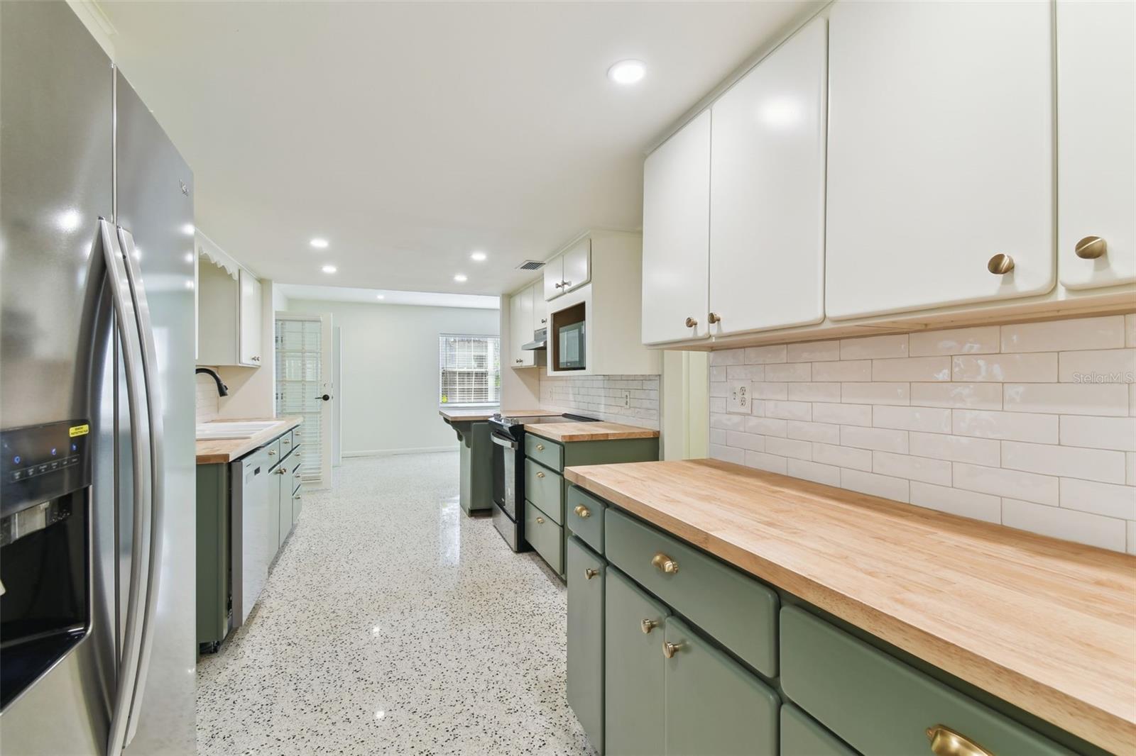 3322 W DORCHESTER ST, TAMPA, FL, 33611