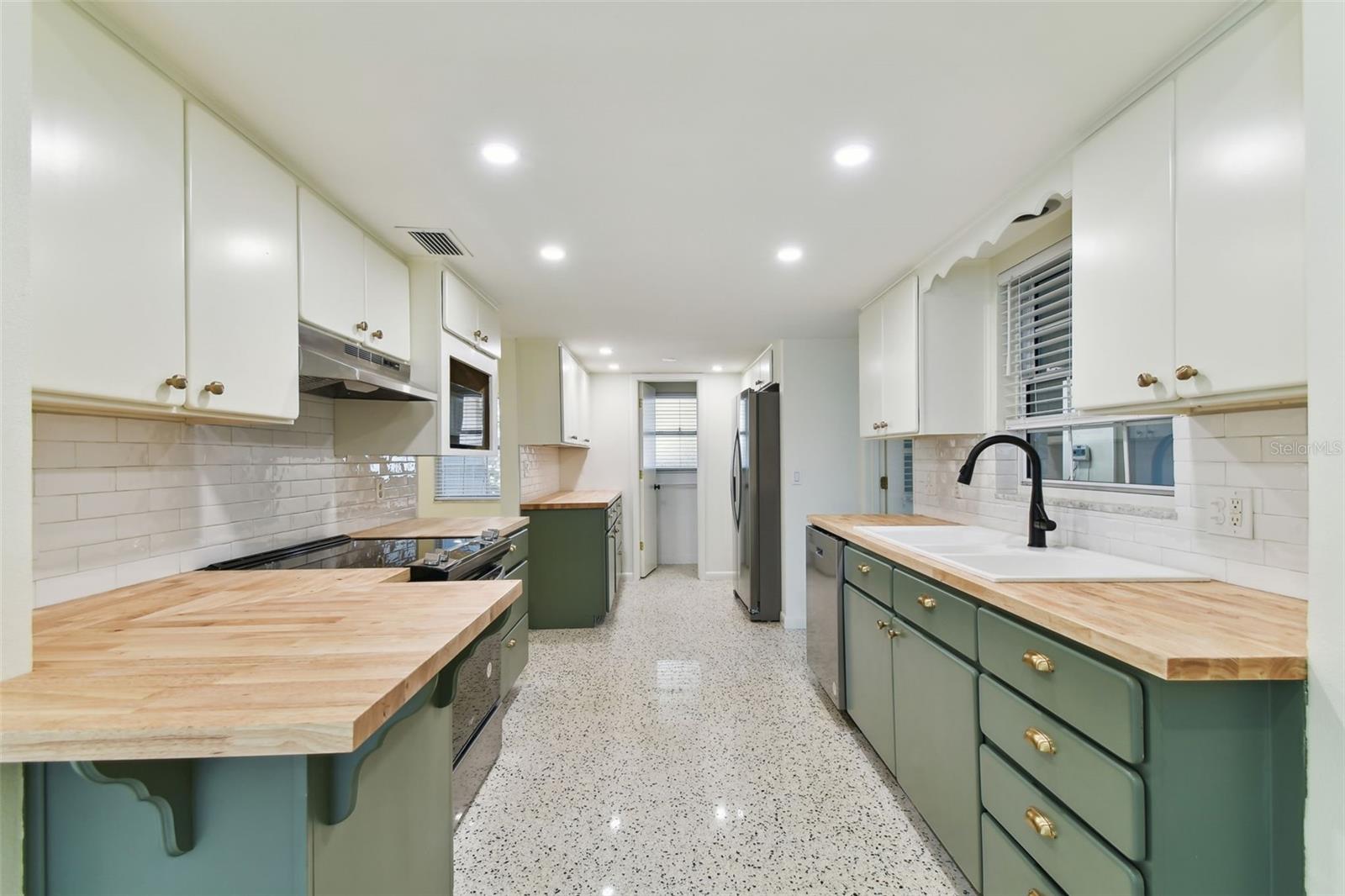 3322 W DORCHESTER ST, TAMPA, FL, 33611
