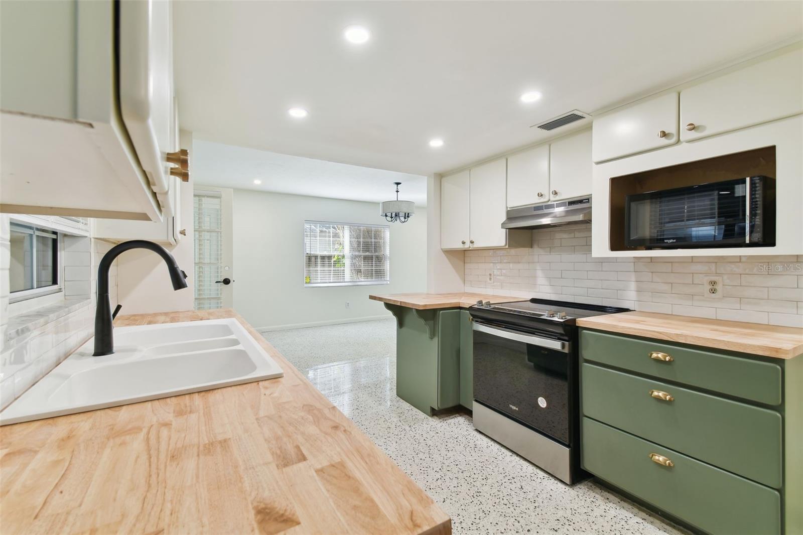 3322 W DORCHESTER ST, TAMPA, FL, 33611