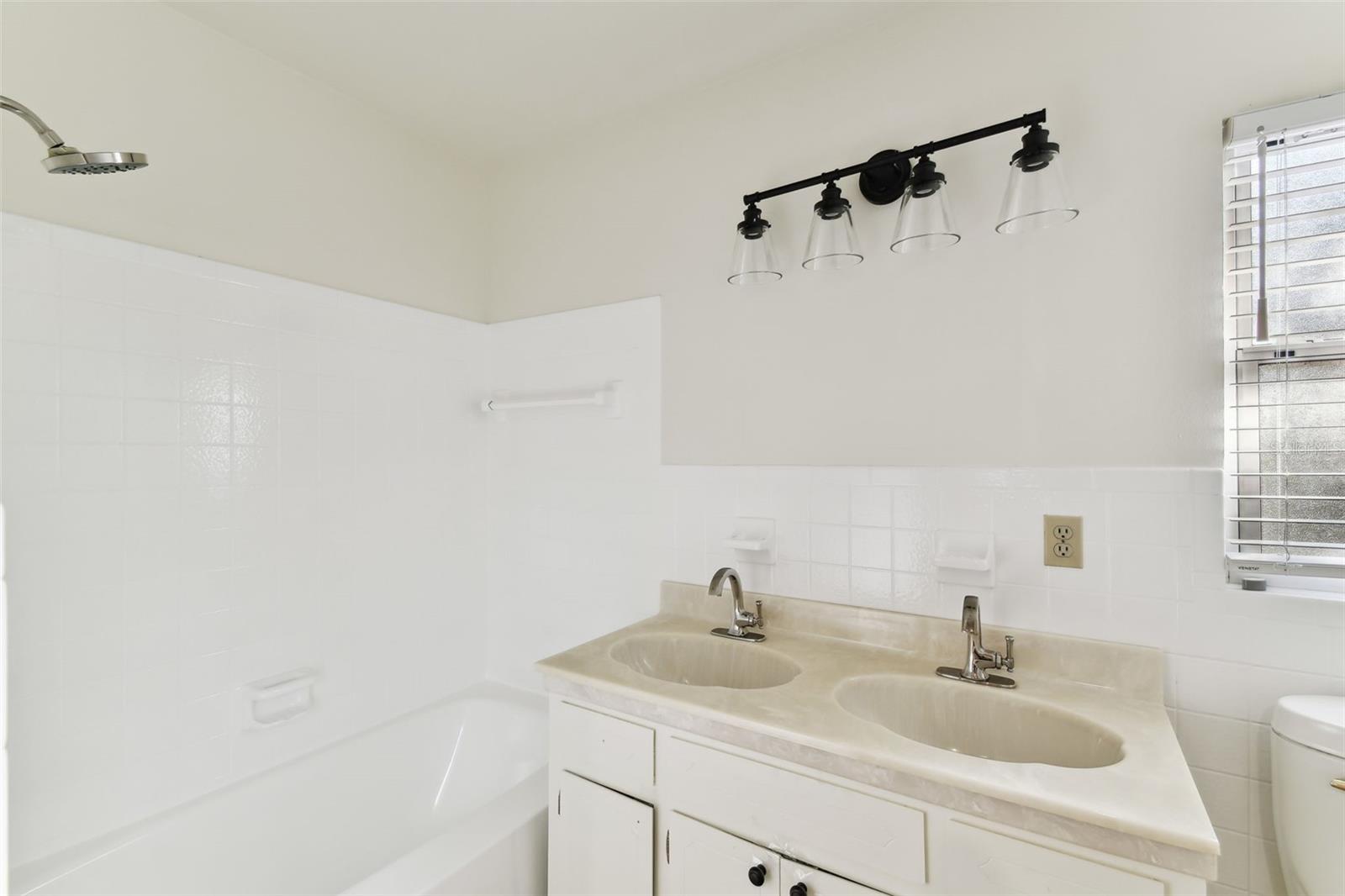 3322 W DORCHESTER ST, TAMPA, FL, 33611