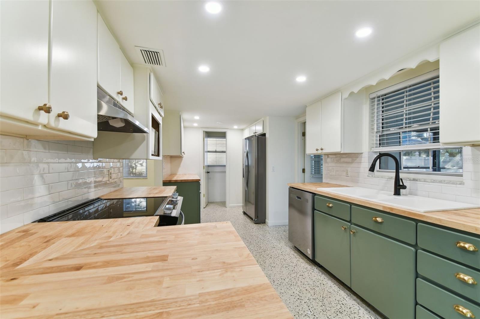 3322 W DORCHESTER ST, TAMPA, FL, 33611
