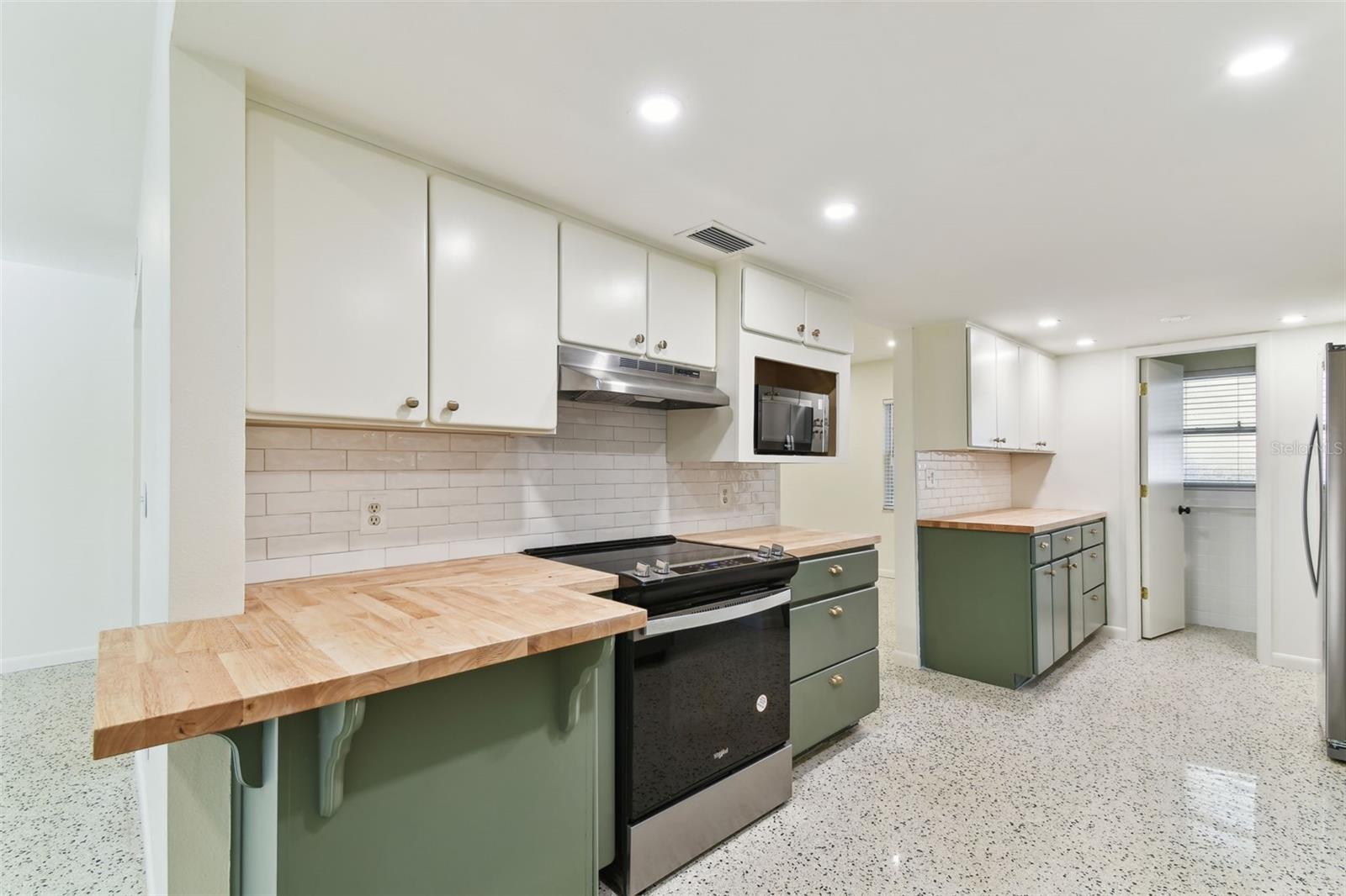 3322 W DORCHESTER ST, TAMPA, FL, 33611