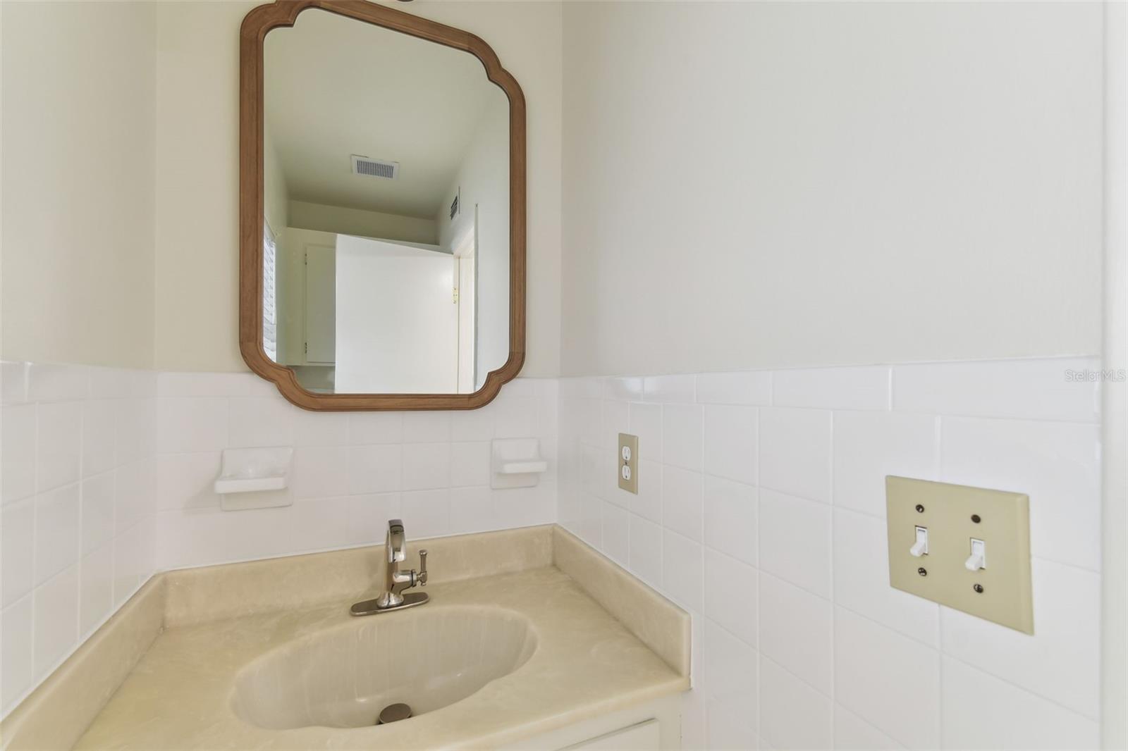 3322 W DORCHESTER ST, TAMPA, FL, 33611
