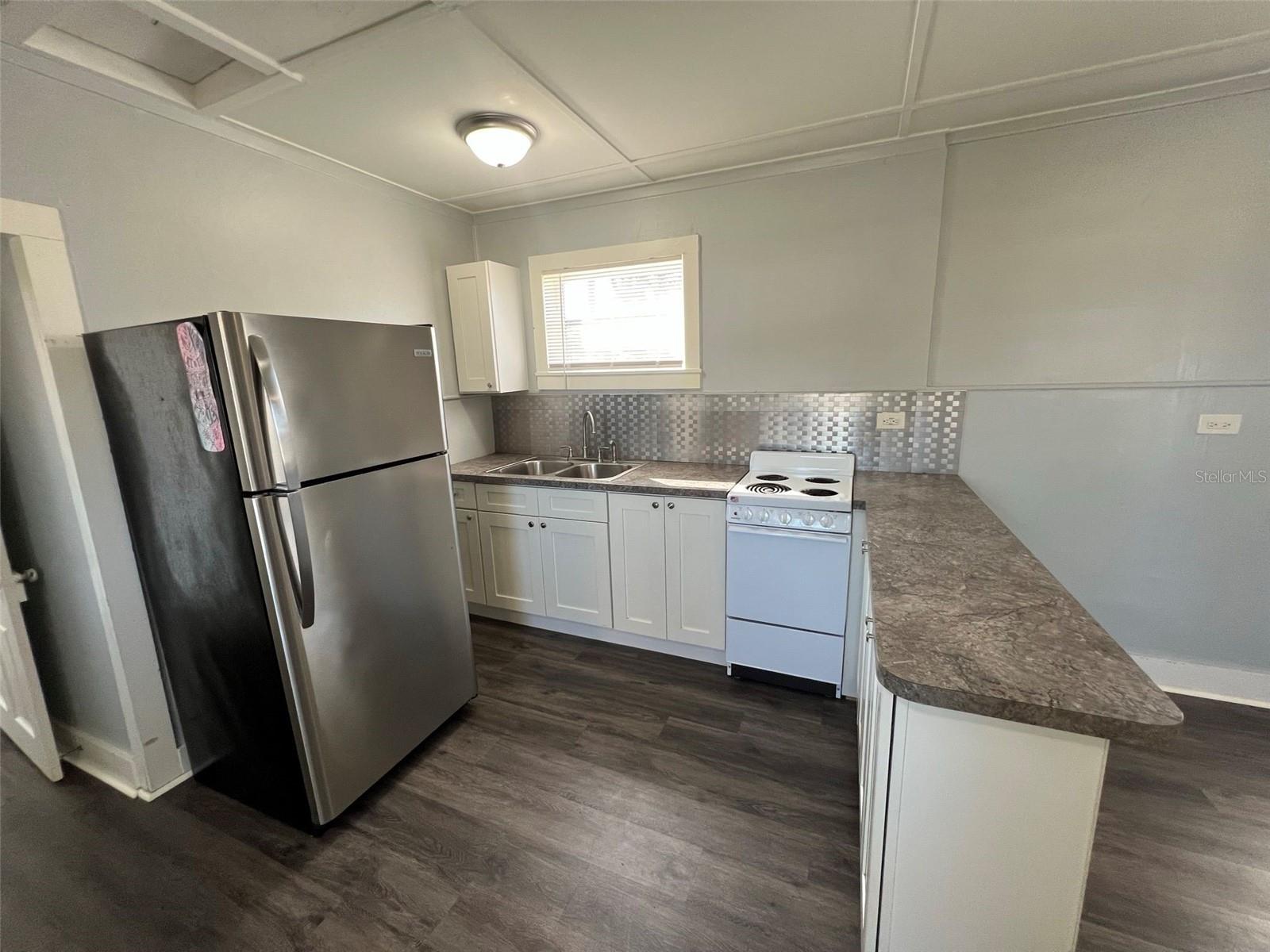 565 W RETTA ESPLANADE #B, PUNTA GORDA, FL, 33950