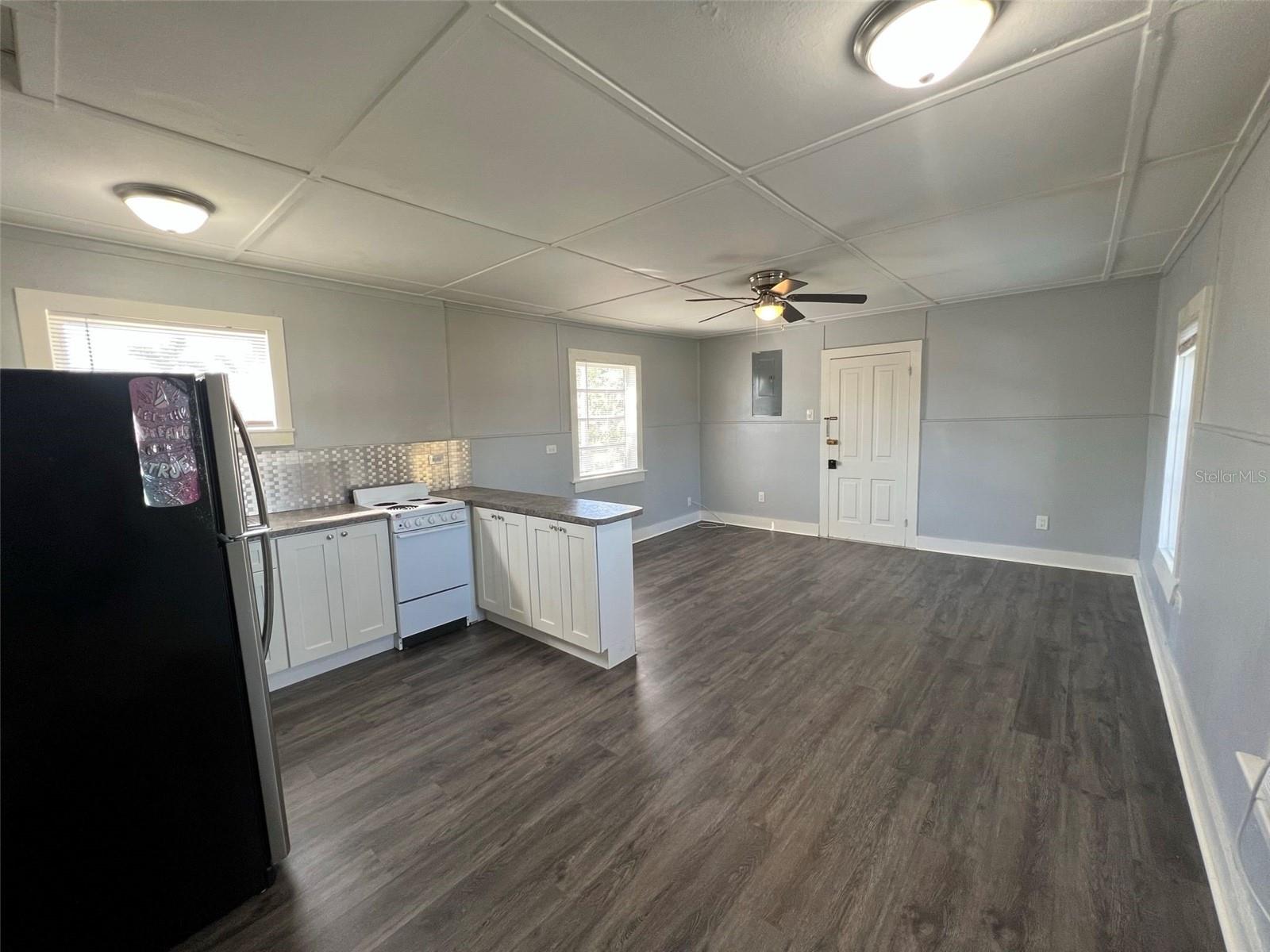 565 W RETTA ESPLANADE #B, PUNTA GORDA, FL, 33950