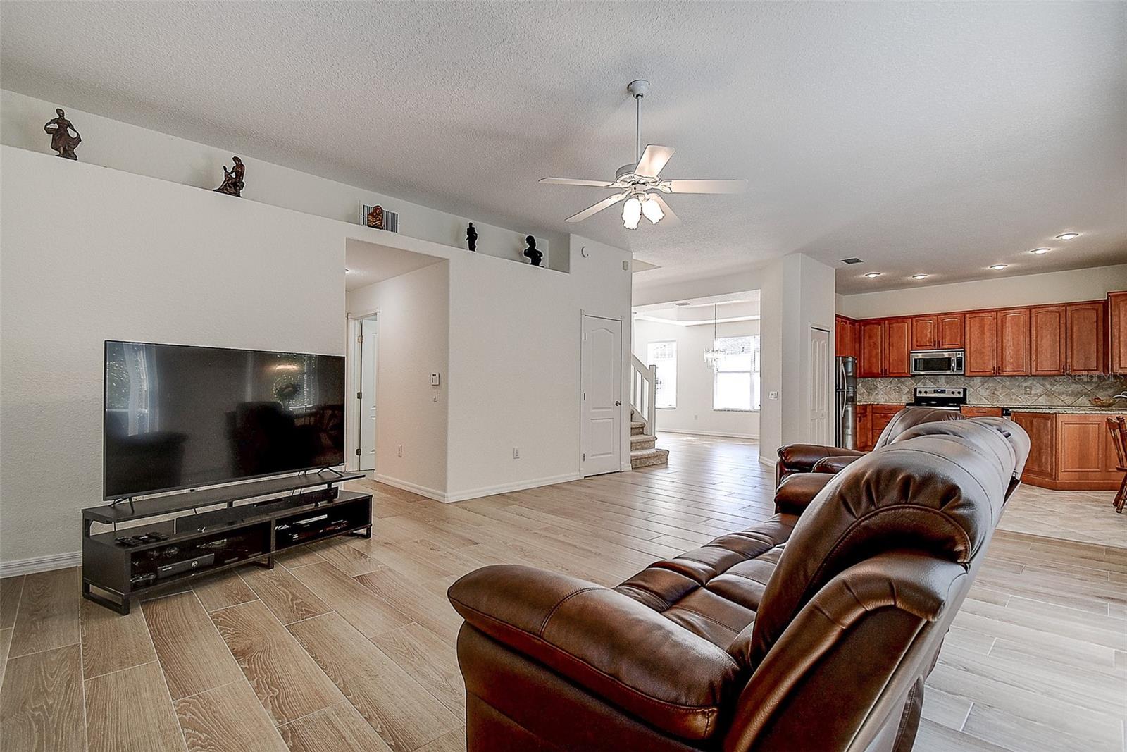 8620 BROOKWAY CIR, TAMPA, FL, 33635