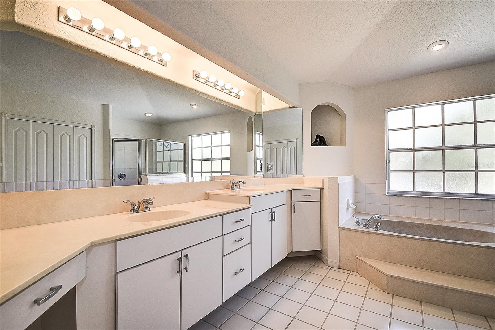 8620 BROOKWAY CIR, TAMPA, FL, 33635