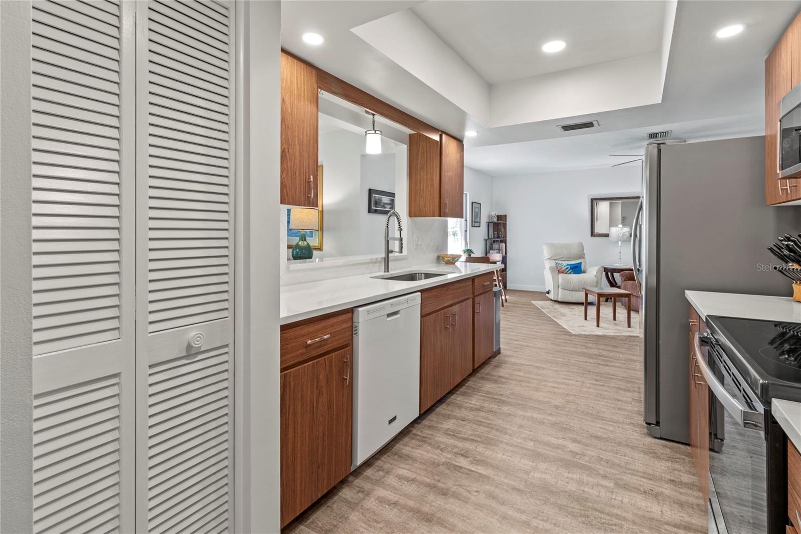 6913 8TH AVE W, BRADENTON, FL, 34209