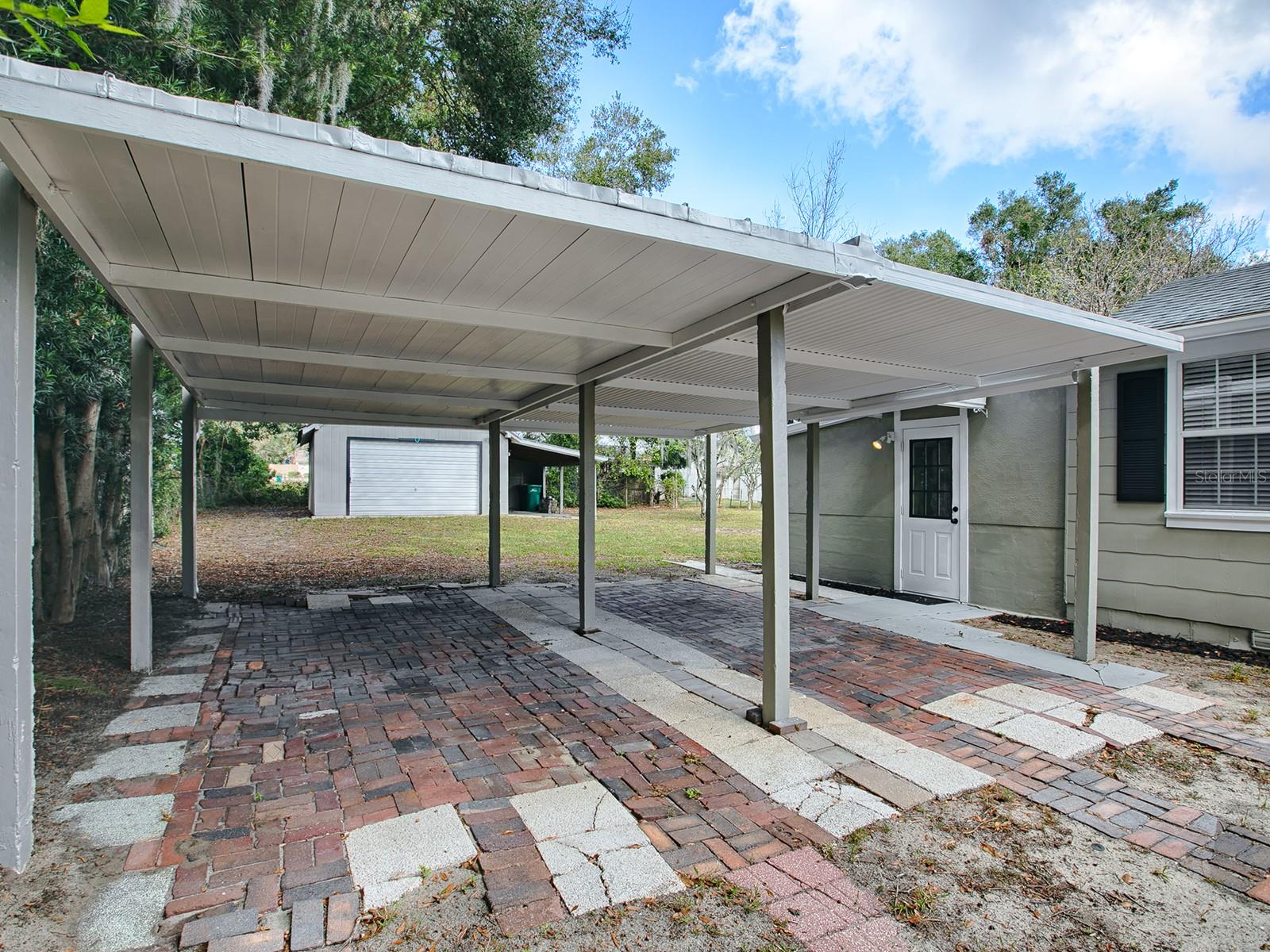 1323 LIBERTY AVE, MOUNT DORA, FL, 32757