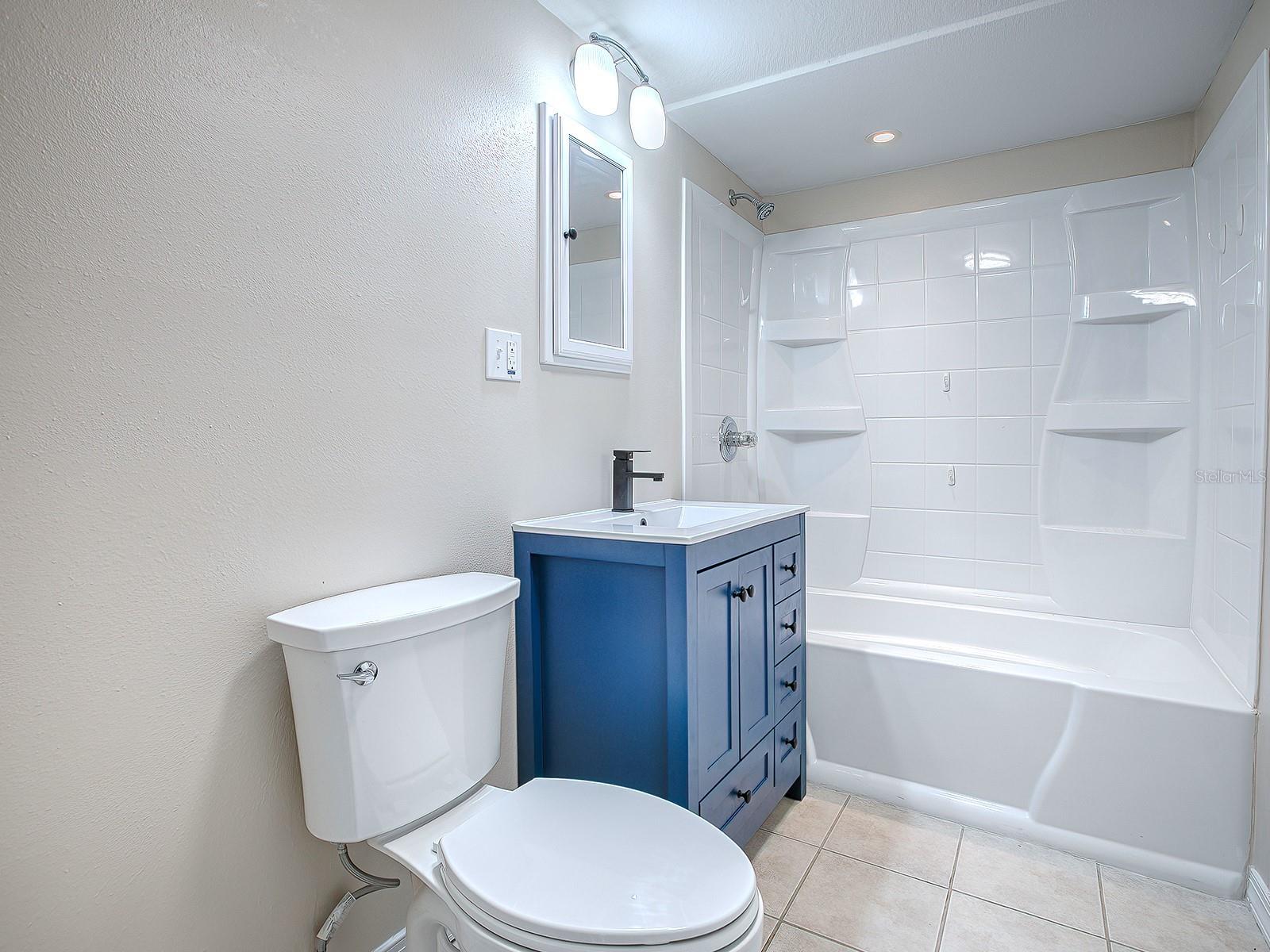1323 LIBERTY AVE, MOUNT DORA, FL, 32757