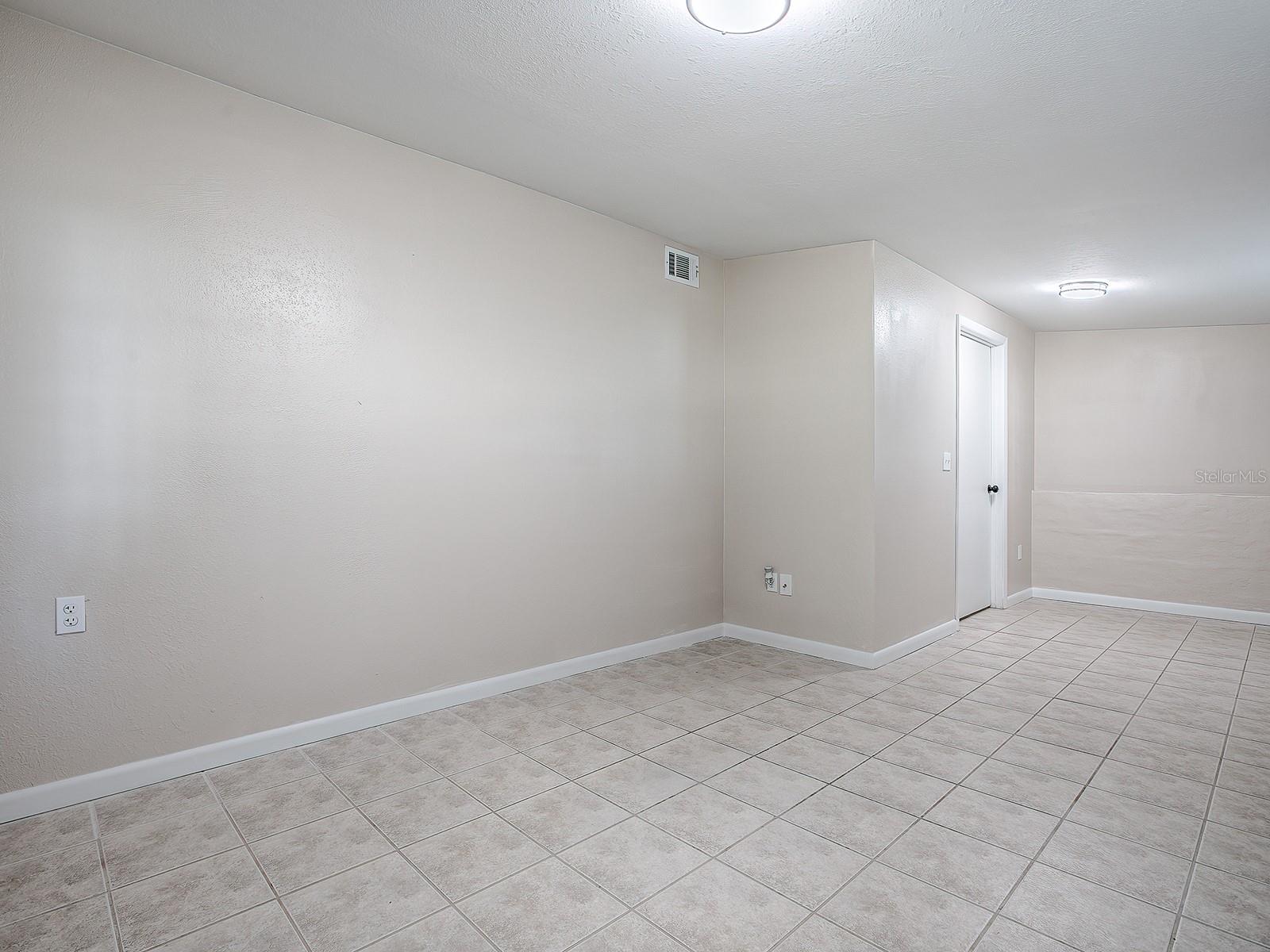 1323 LIBERTY AVE, MOUNT DORA, FL, 32757