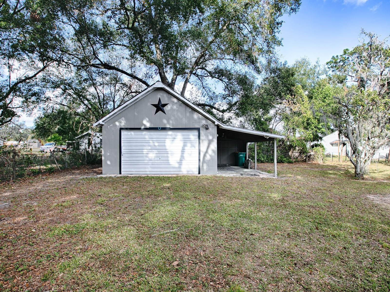 1323 LIBERTY AVE, MOUNT DORA, FL, 32757