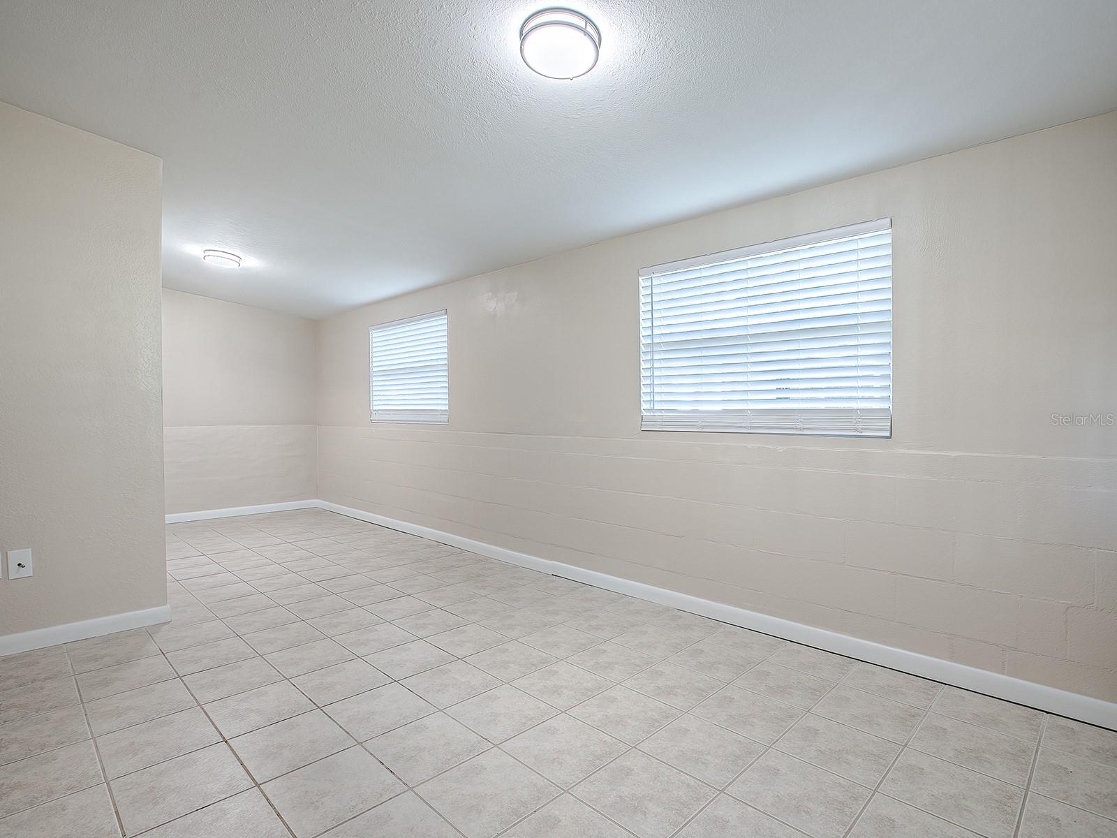 1323 LIBERTY AVE, MOUNT DORA, FL, 32757