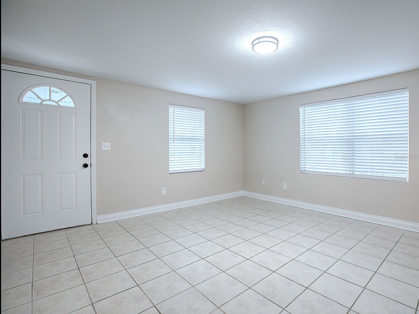 1323 LIBERTY AVE, MOUNT DORA, FL, 32757