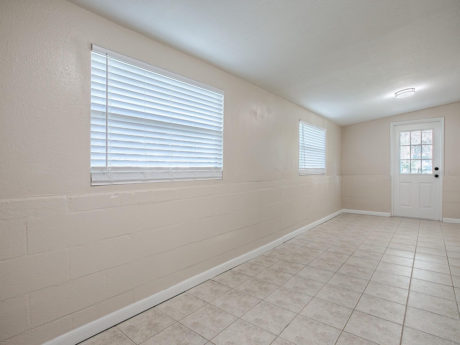 1323 LIBERTY AVE, MOUNT DORA, FL, 32757