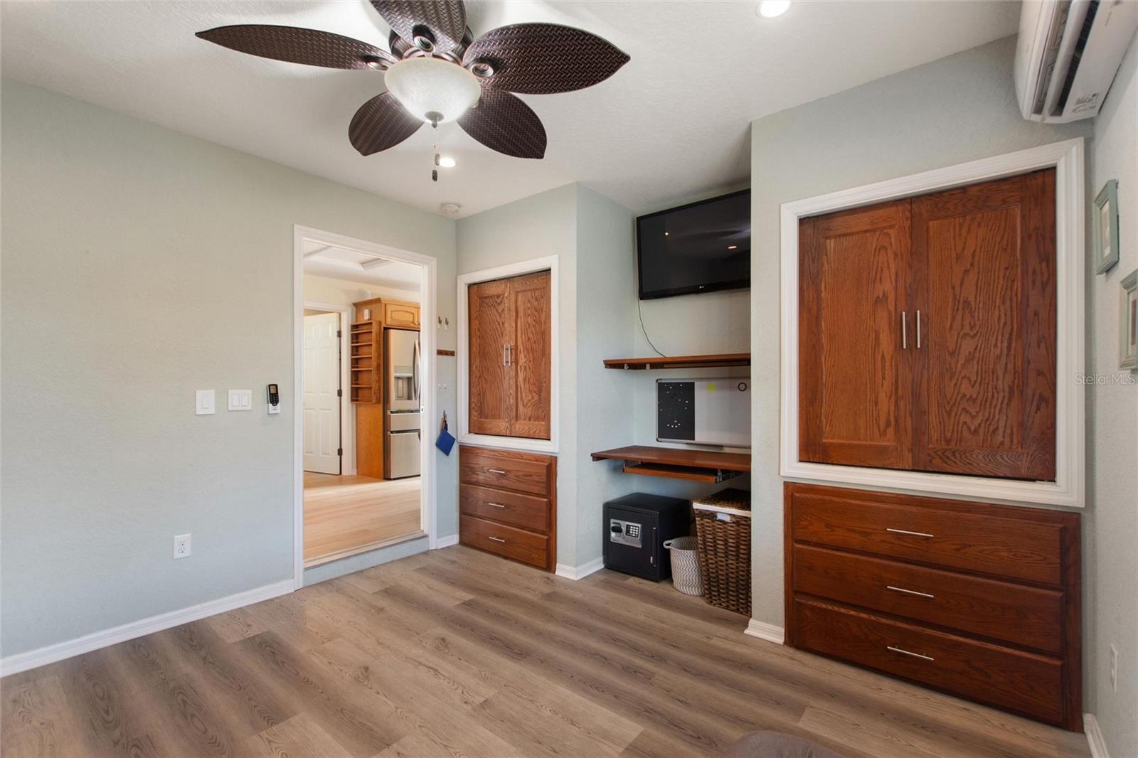 561 MEANDERING WAY, POLK CITY, FL, 33868